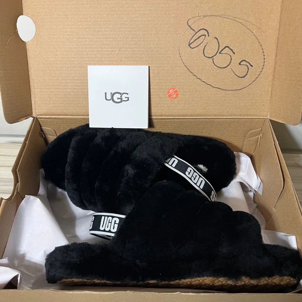 UGG Fluff Yeah Slide in Black Fur, Big Kids US Size 6, NWT